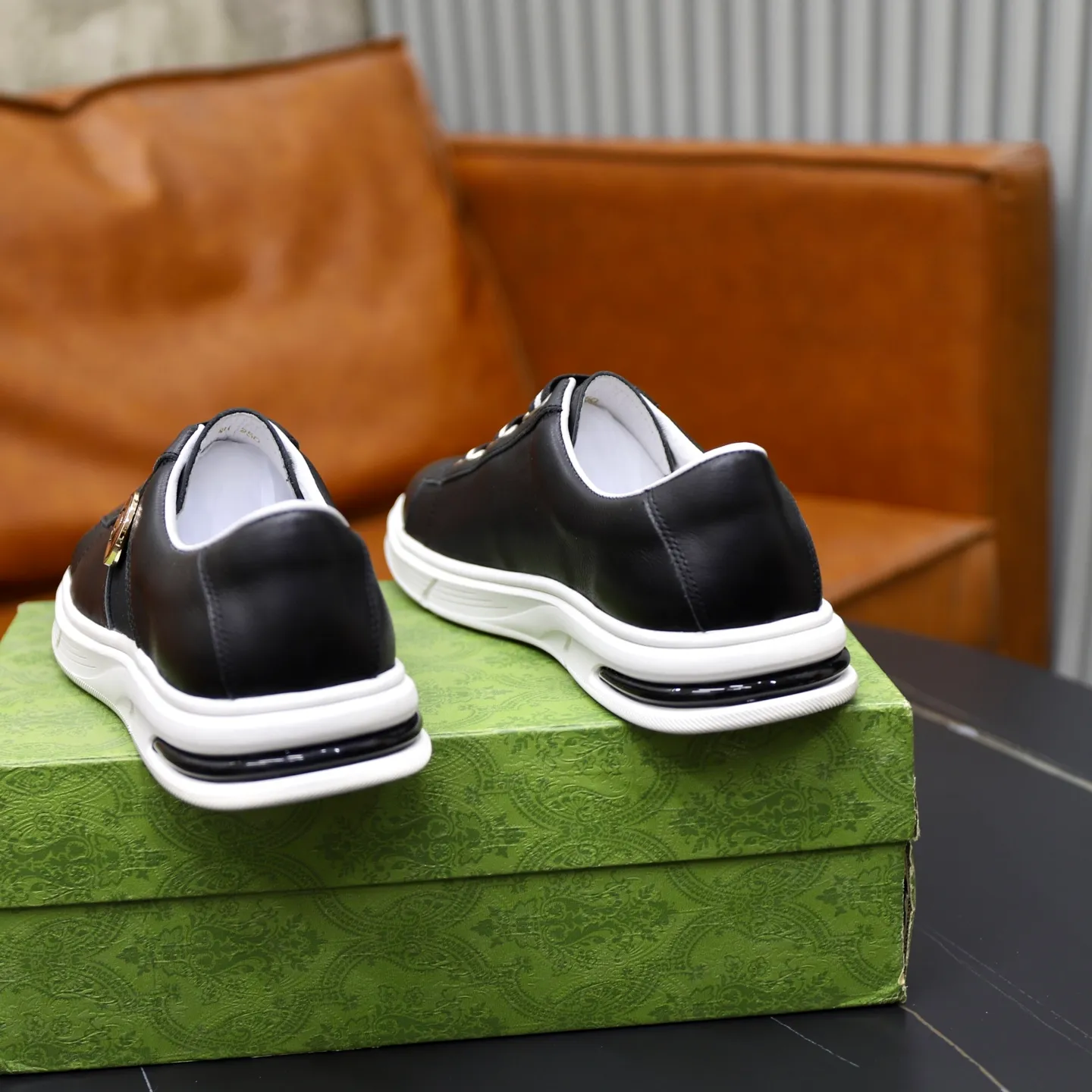 Ex-factory price: 462💰🙅‍♂️🙅‍♂️🙅‍♂️ Brand: GUCCI Standard code: 38-44 (45 customized) Grade: Same as the official website Material: Original leather splicing Comfortable and breathable pigskin lining Original wear-resistant outsole Style category: Men's fashion casual shoes Running sneakers Distinguished luxury brand elements Top luxury Color: actual picture color